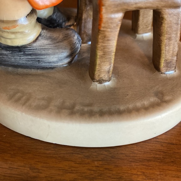 🖤TM6 ‘Doll Bath’ Hummel Goebel #319 - Picture 6 of 7